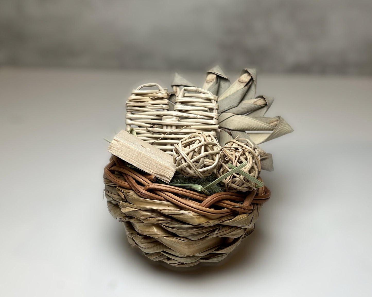 Mini Seagrass and Vine Basket: Mini Seagrass & Vine Basket - Natural Chews for Your Chinchilla